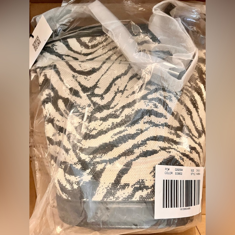 Rare! NWT Reformation Printed Shoulder bag - Picture 5 of 10